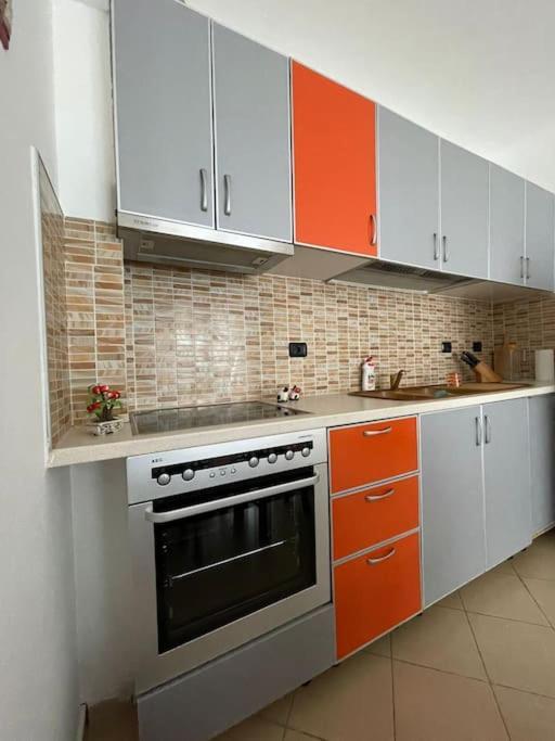 Sea View Apartment In Vlorë Esterno foto