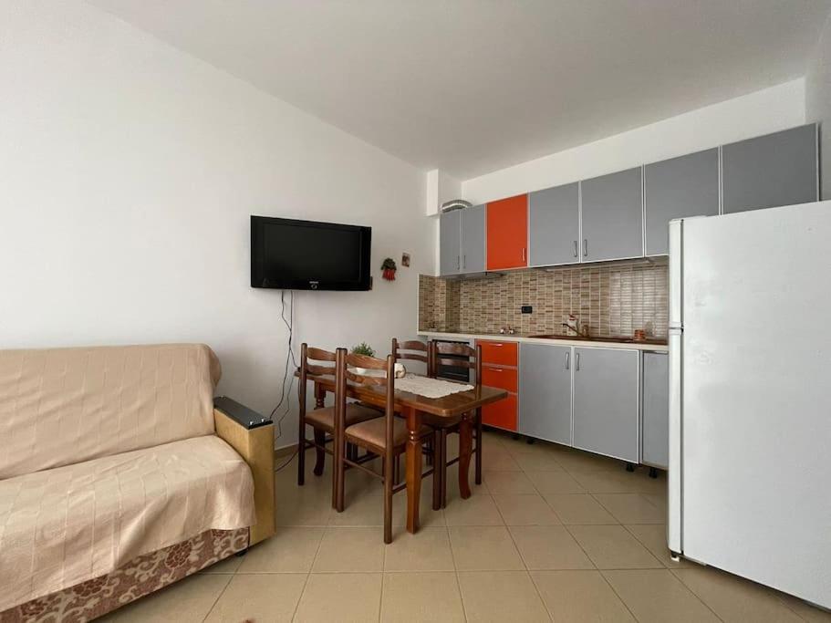 Sea View Apartment In Vlorë Esterno foto